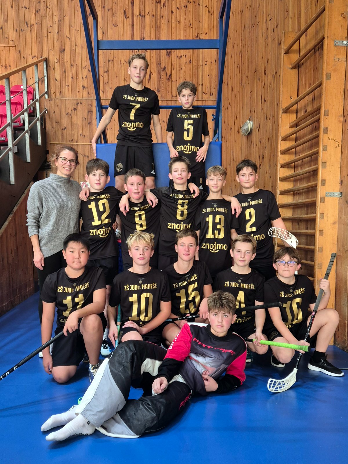 Florbalový turnaj - společné foto