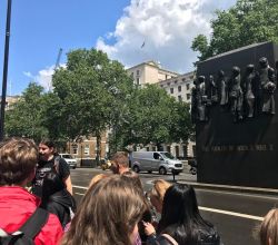 U památníku věnovaný pracujícím ženám druhé světové války