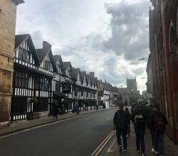 Jdeme kolem školy, kam chodil Shakespeare